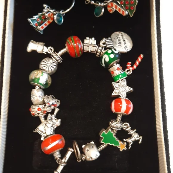 December Willabee&Ward Charm Bracelet - Picture 7 of 10